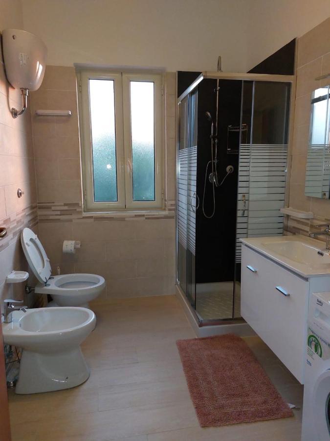 Esther Guest House Castel Volturno Exterior foto